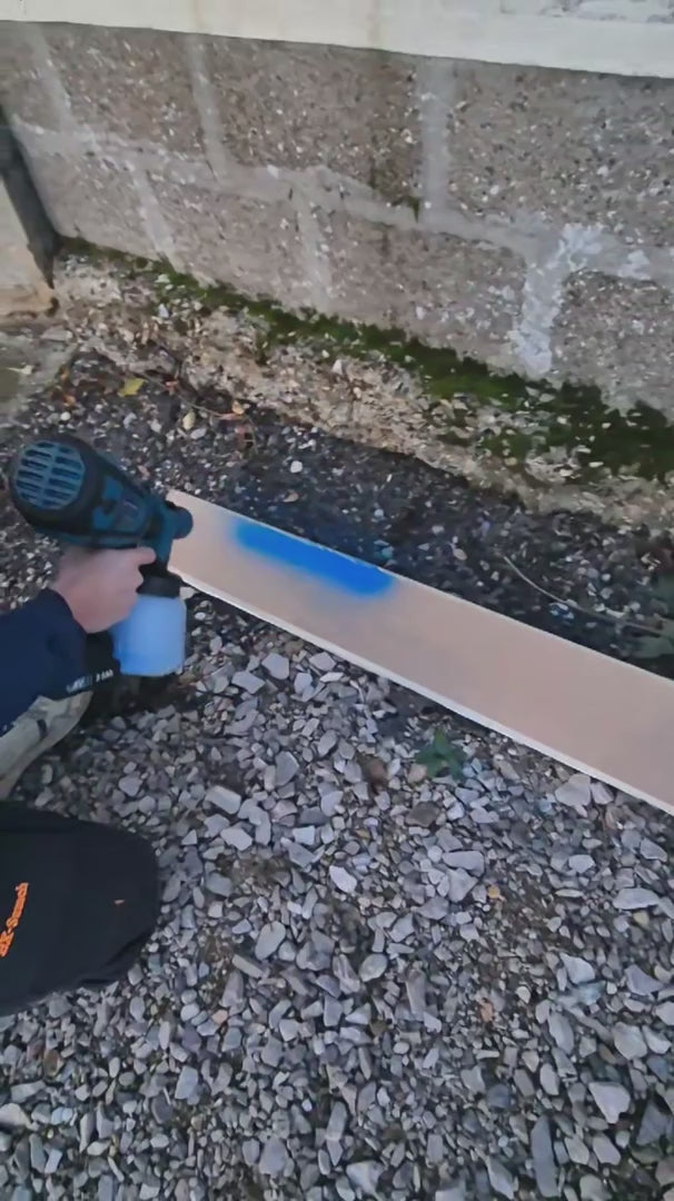 Peinture d'une lame de clôture au pistolet P70 PRO